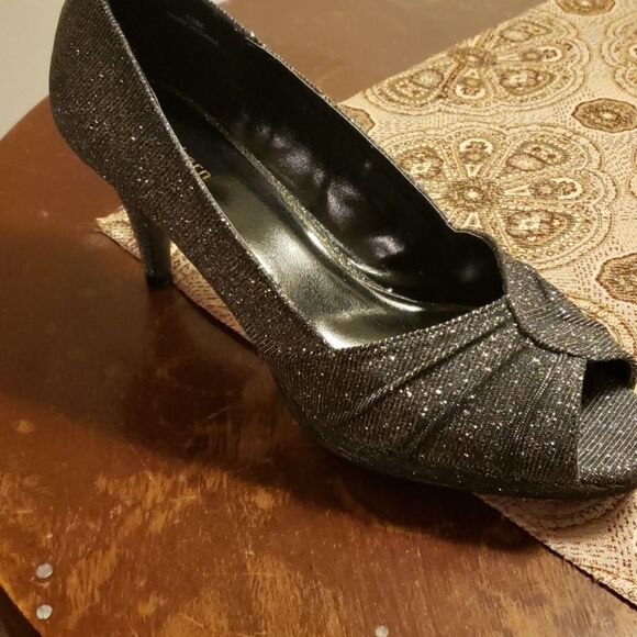 - Dress barn metallic peep toe shoes size 10 - Picture 1 of 7